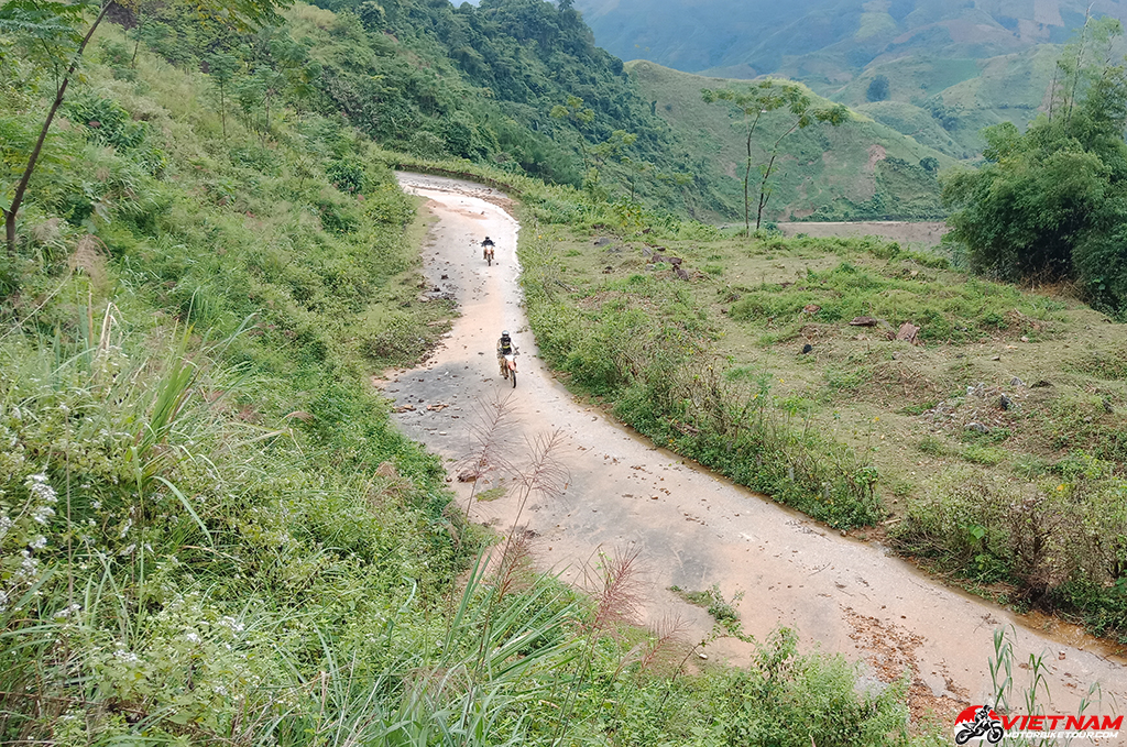 Day 2: Mai Hich - Cross Laos’ border (distance 227km)